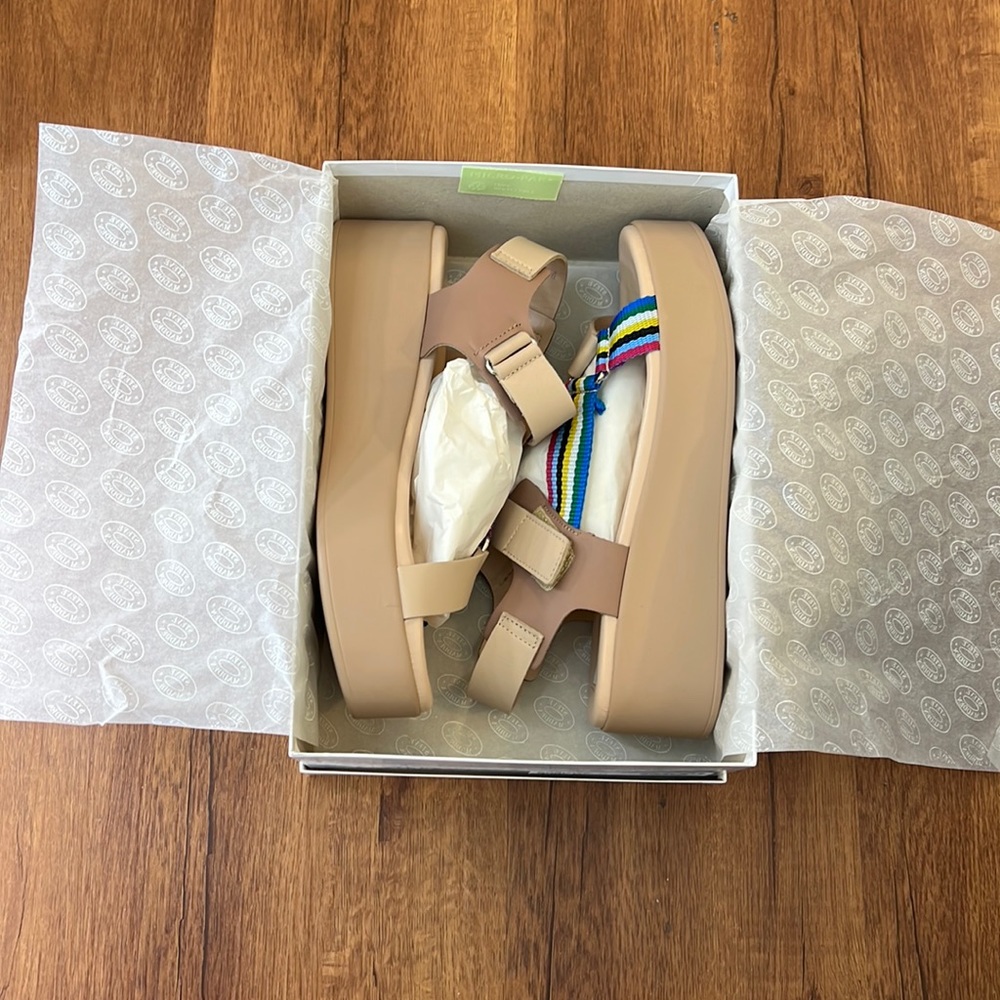 Platform sandals